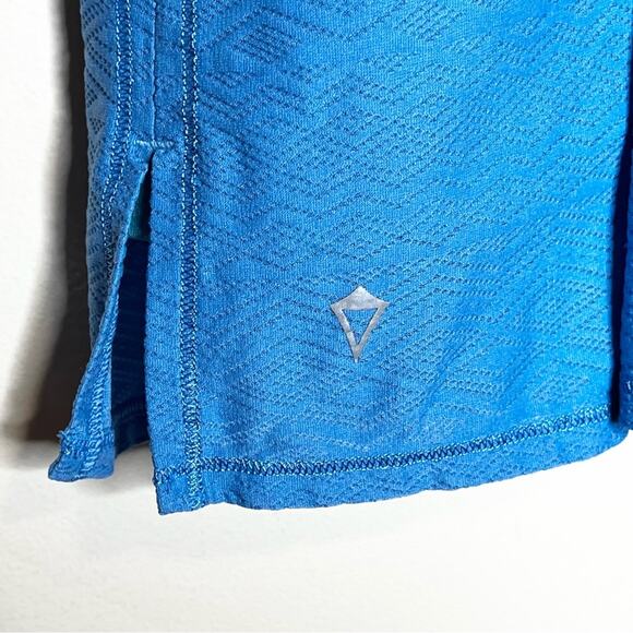 IVIVVA Lululemon dual layered blue tank built in shelf bra size 12 - Picture 3 of 4